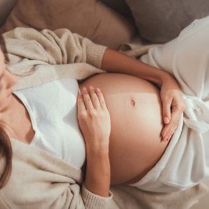 Kobieta w ciąży powinna zaszczepić się przeciw COVID-19