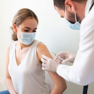 Komunikat Ministra Zdrowia w sprawie czwartej dawki szczepienia przeciw...